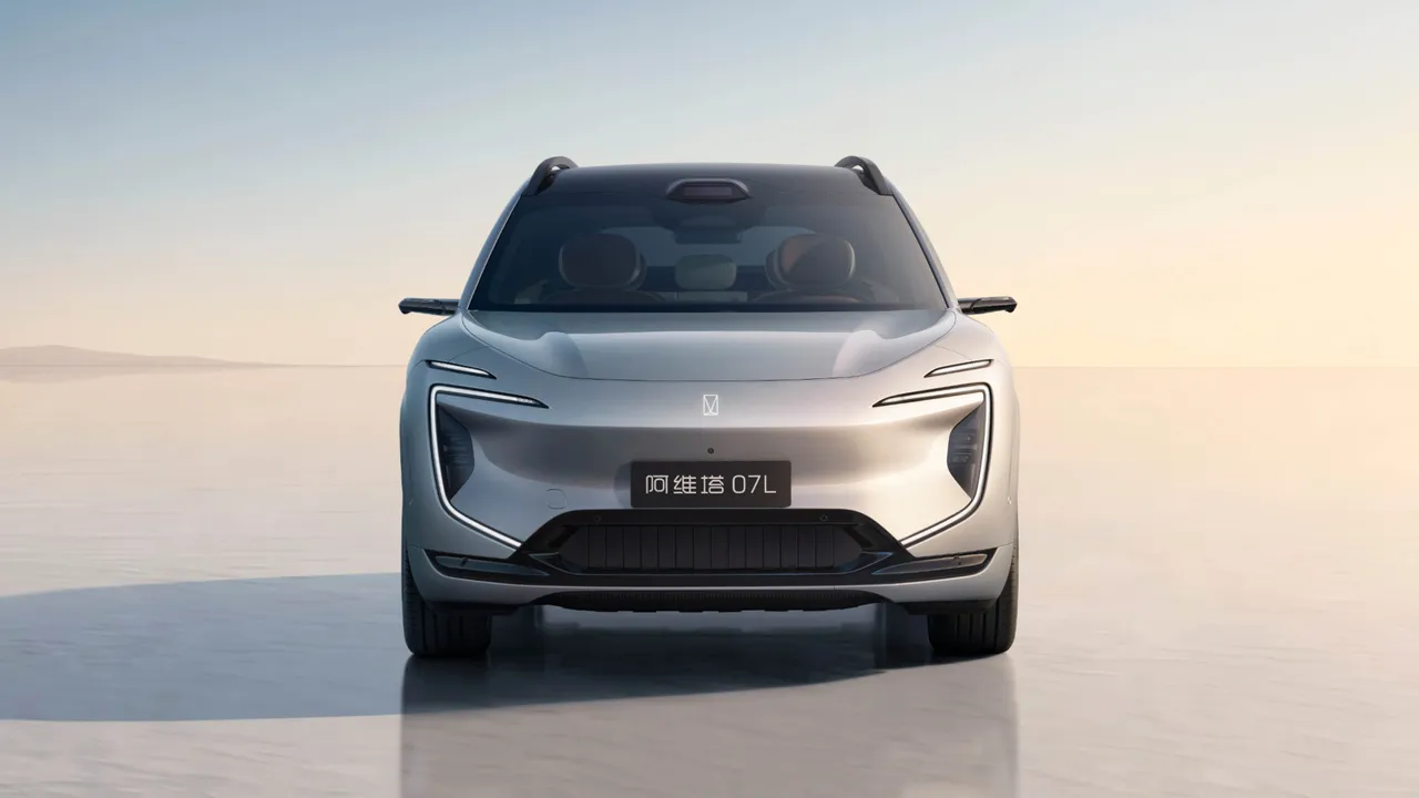 AVATR 07L Elite EV — Front view