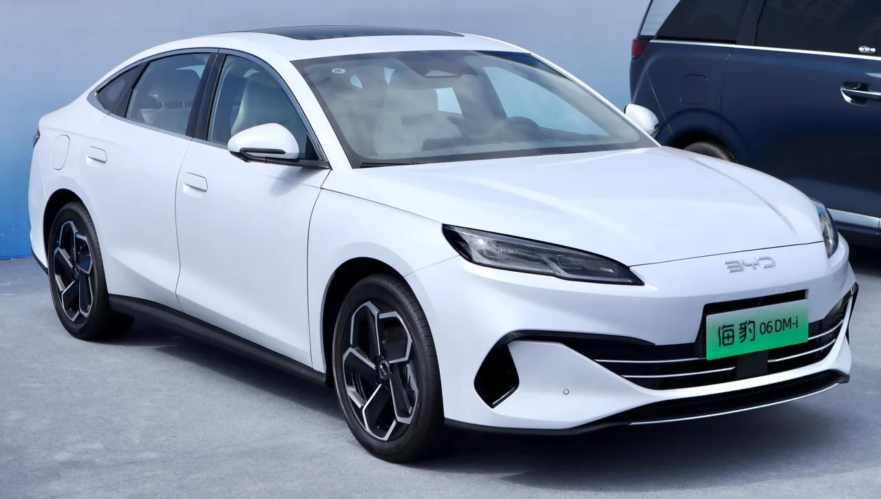 BYD Seal DM-i 2025