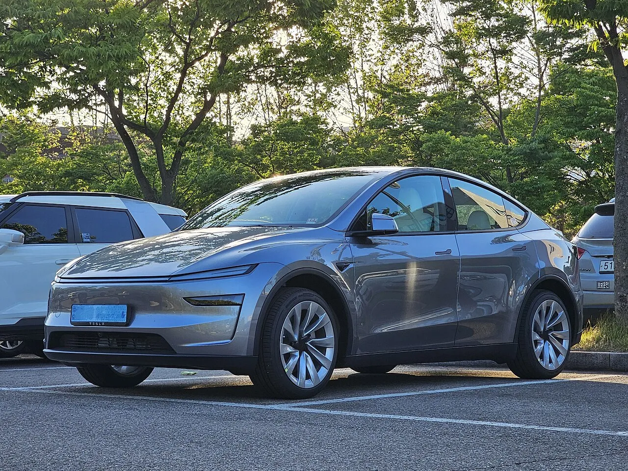 Tesla Model Y 2025