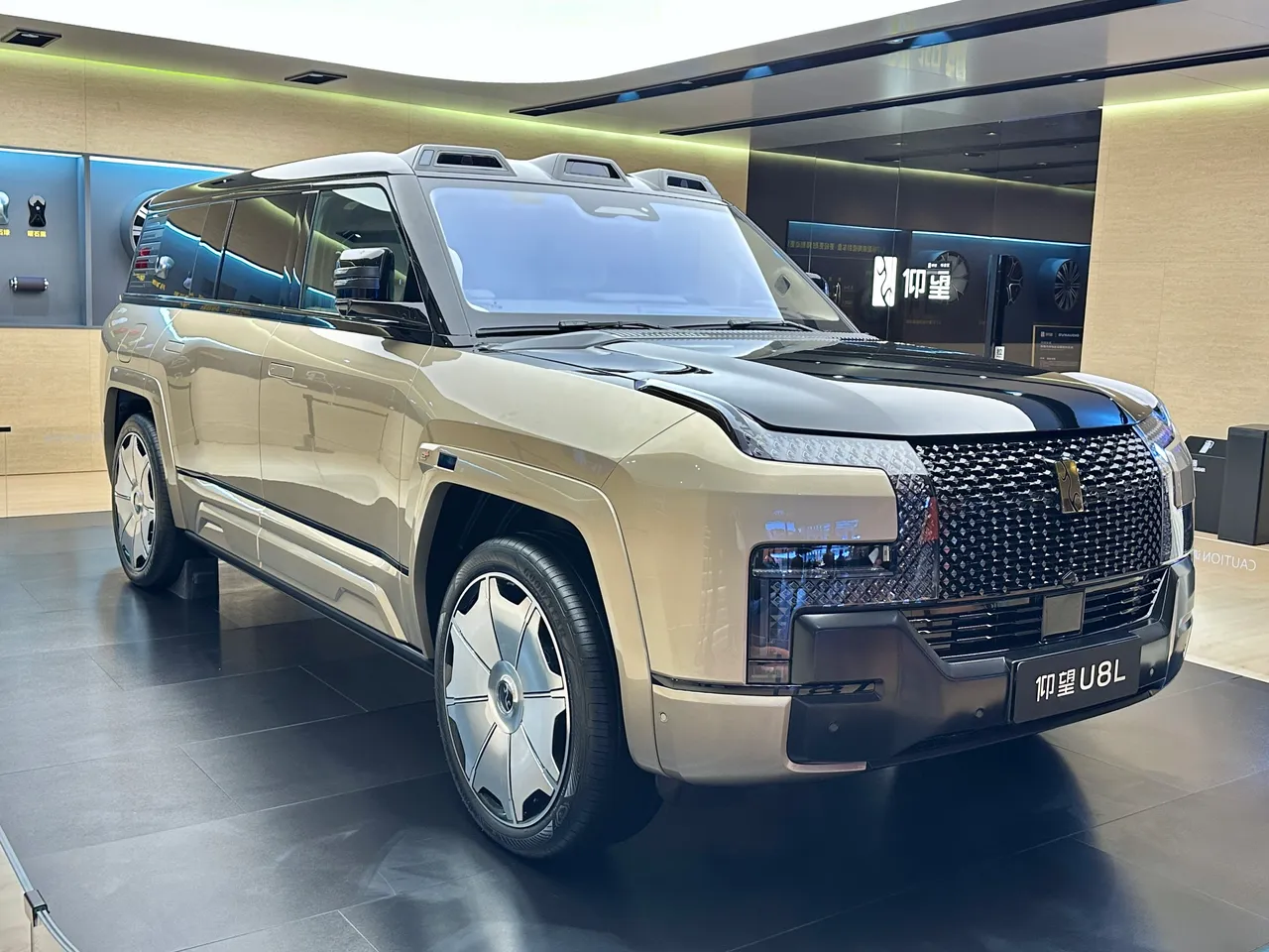 Yangwang (BYD) U8L 2025